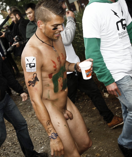 Sexy nude guy at Roskilde