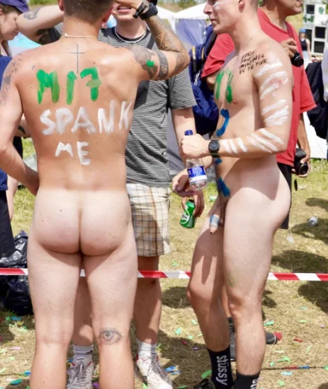 Sexy nude guy at Roskilde